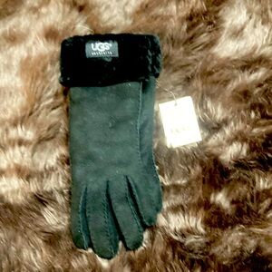 Ugg Tall Women’s gloves. Black. Size Medium